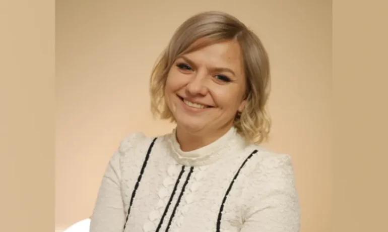 Павлусів Тетяна: Психотерапевт у напрямку гештальт-терапії. Лікар-психіатр-нарколог. Арттерапевт.